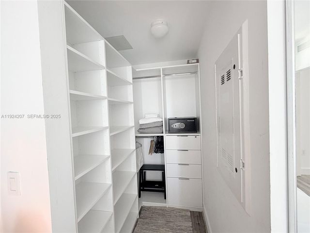 121 NE 34th St 3014, Miami, FL 33137