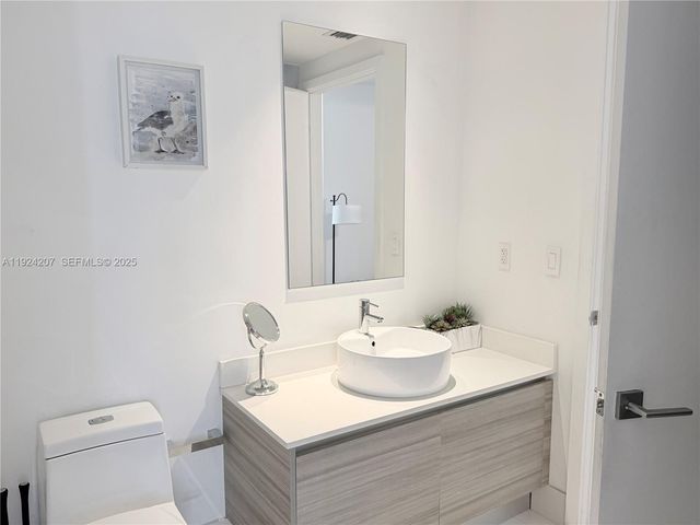 121 NE 34th St 3014, Miami, FL 33137