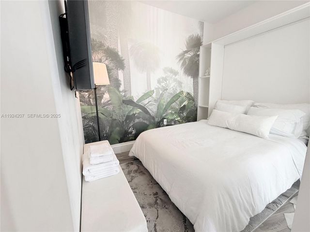 121 NE 34th St 3014, Miami, FL 33137