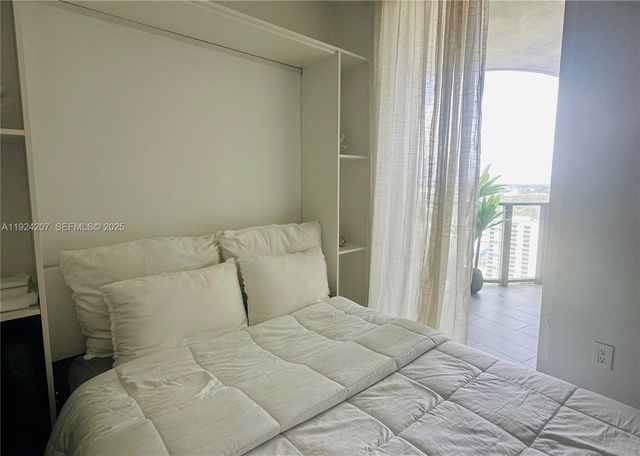 121 NE 34th St 3014, Miami, FL 33137