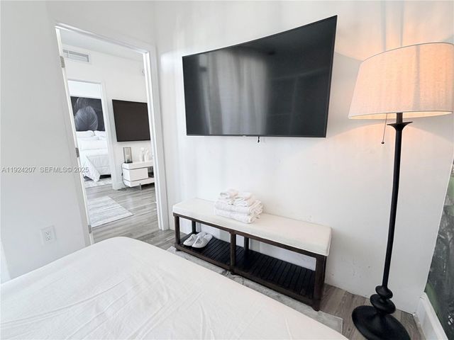 121 NE 34th St 3014, Miami, FL 33137