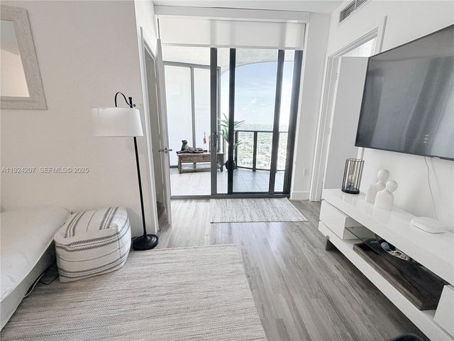 121 NE 34th St 3014, Miami, FL 33137