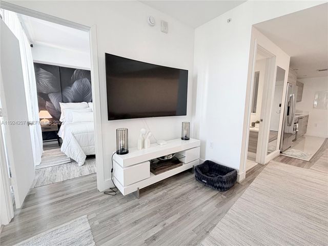 121 NE 34th St 3014, Miami, FL 33137