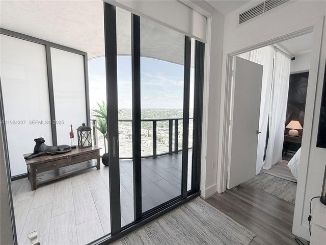 121 NE 34th St 3014, Miami, FL 33137