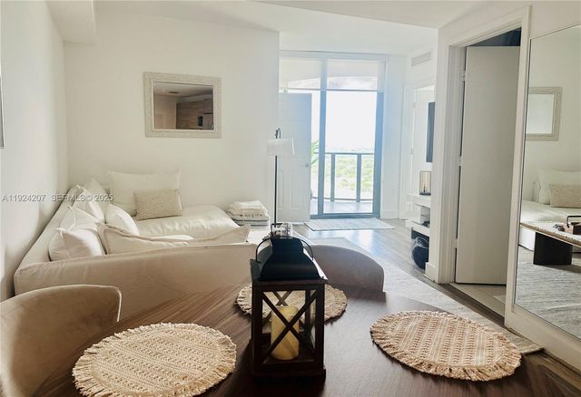 121 NE 34th St 3014, Miami, FL 33137