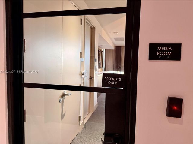 121 NE 34th St 3014, Miami, FL 33137