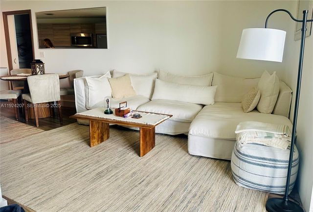 121 NE 34th St 3014, Miami, FL 33137