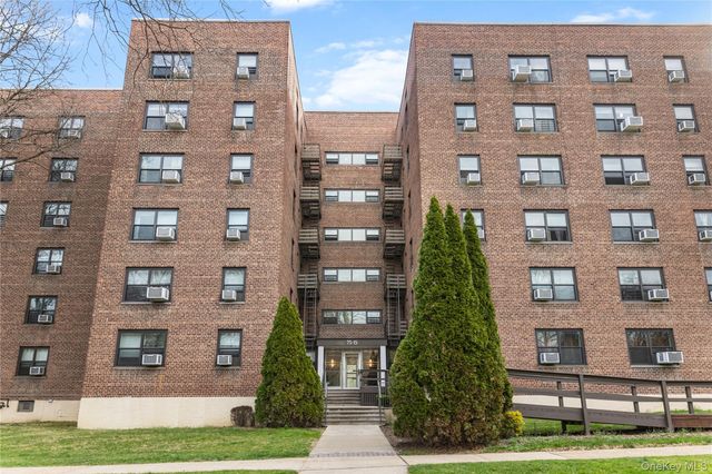 75-15 210th Street 6C, Oakland Gardens, NY 11364