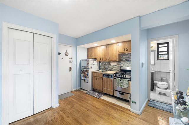 75-15 210th Street 6C, Oakland Gardens, NY 11364