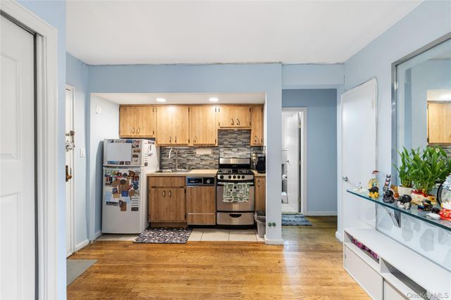 75-15 210th Street 6C, Oakland Gardens, NY 11364