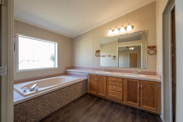 5728 N Sunchase Drive, Granbury, TX 76049