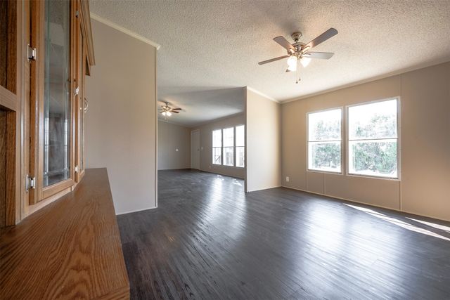 5728 N Sunchase Drive, Granbury, TX 76049