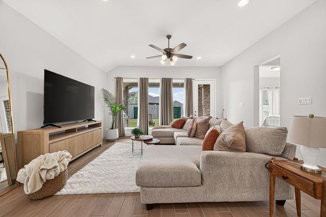 427 Mulberry Creek Street, Conroe, TX 77304