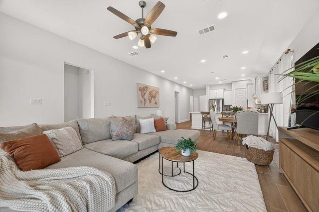 427 Mulberry Creek Street, Conroe, TX 77304