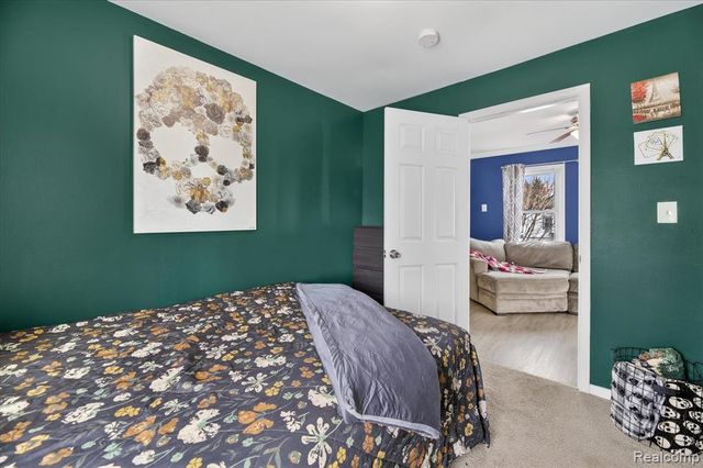 2371 E Parkwood Avenue, Burton, MI 48529