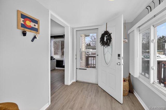 2371 E Parkwood Avenue, Burton, MI 48529