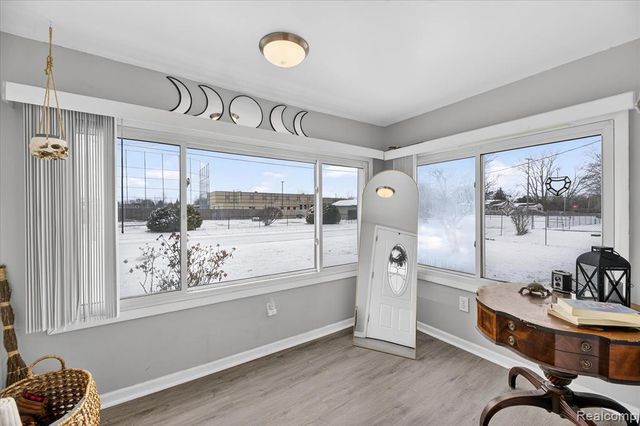 2371 E Parkwood Avenue, Burton, MI 48529