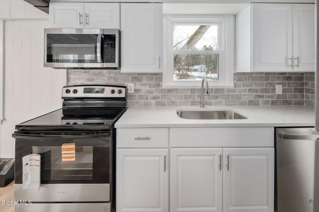 1491 Sunset Road, Schodack, NY 12033