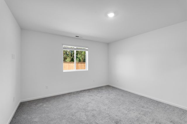 51783 Jubilee Pine Dr, La Pine, OR 97739