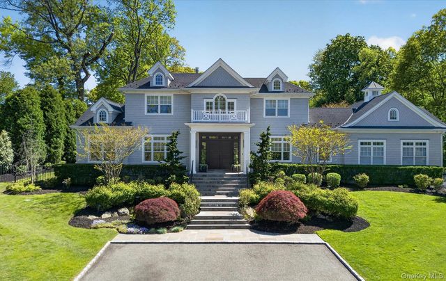 32 Elm Street, Woodbury, NY 11797