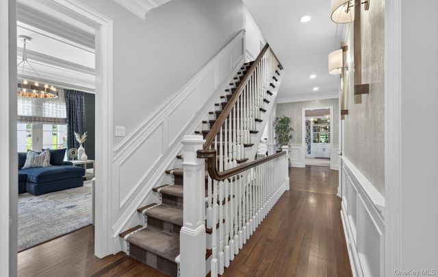 32 Elm Street, Woodbury, NY 11797