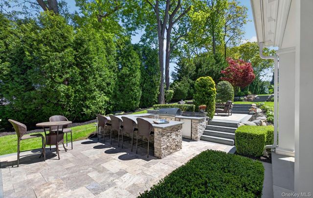 32 Elm Street, Woodbury, NY 11797