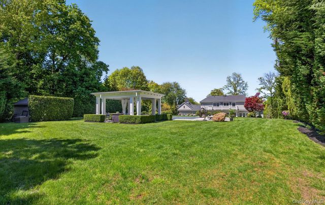 32 Elm Street, Woodbury, NY 11797