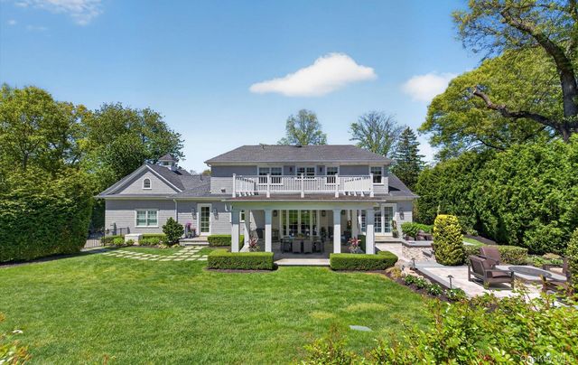 32 Elm Street, Woodbury, NY 11797