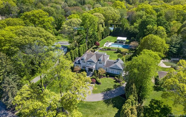 32 Elm Street, Woodbury, NY 11797