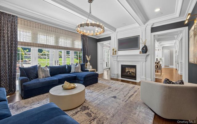 32 Elm Street, Woodbury, NY 11797