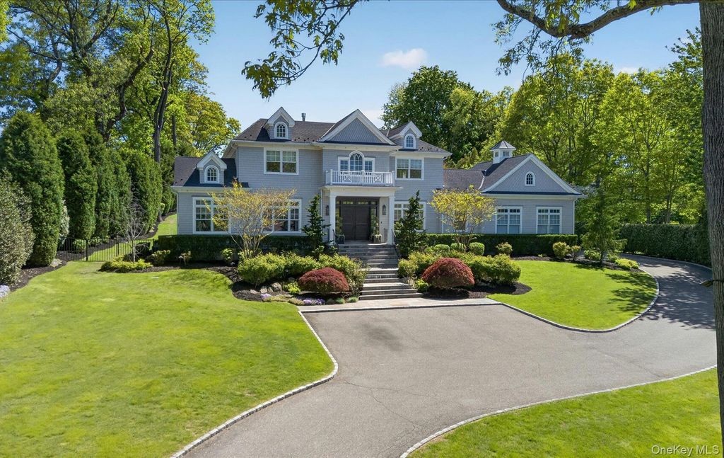 32 Elm Street, Woodbury, NY 11797