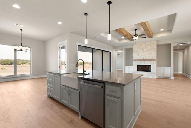 103 Buck Rabbit RD, Briggs, TX 78608