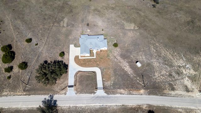 103 Buck Rabbit RD, Briggs, TX 78608