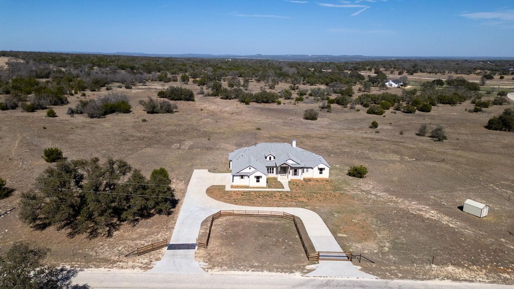 103 Buck Rabbit RD, Briggs, TX 78608