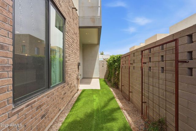 901 S Smith Road 1038, Tempe, AZ 85281