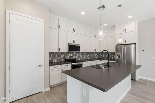901 S Smith Road 1038, Tempe, AZ 85281