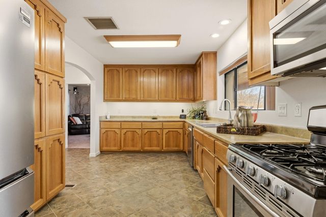 965 W Bosque Loop, Bosque Farms, NM 87068