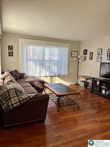 656 Honeysuckle Way, Pennsburg Boro, PA 18073