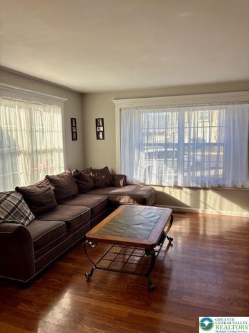 656 Honeysuckle Way, Pennsburg Boro, PA 18073