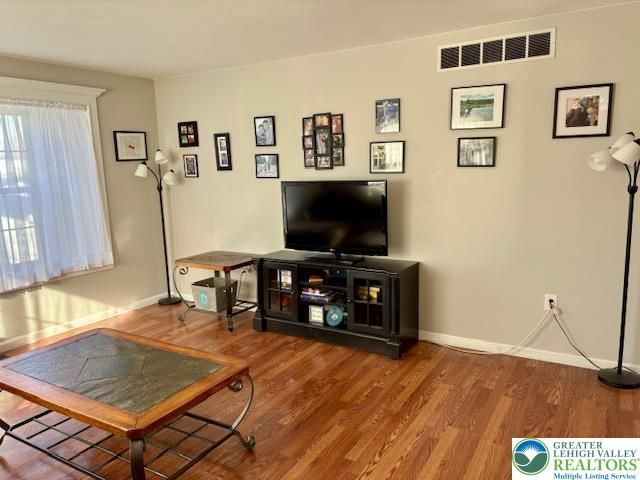 656 Honeysuckle Way, Pennsburg Boro, PA 18073