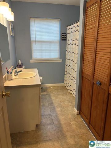 656 Honeysuckle Way, Pennsburg Boro, PA 18073