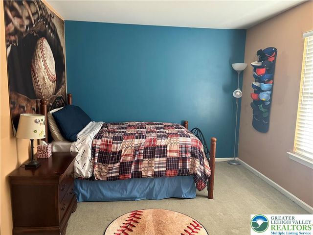 656 Honeysuckle Way, Pennsburg Boro, PA 18073