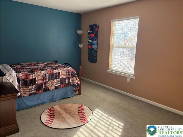 656 Honeysuckle Way, Pennsburg Boro, PA 18073