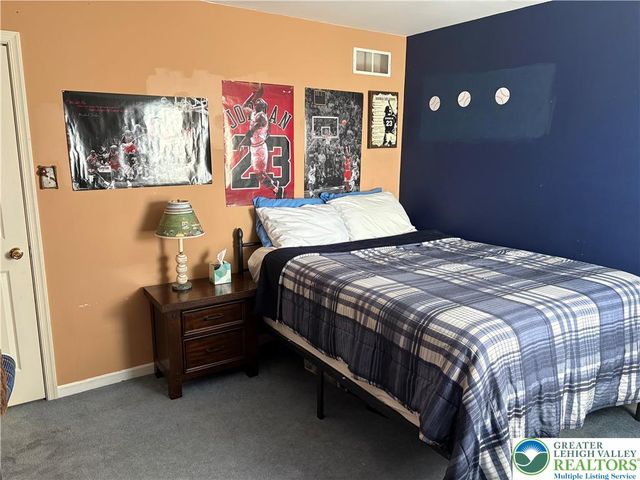 656 Honeysuckle Way, Pennsburg Boro, PA 18073