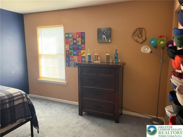 656 Honeysuckle Way, Pennsburg Boro, PA 18073