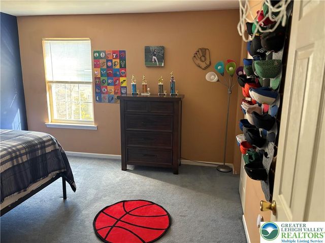 656 Honeysuckle Way, Pennsburg Boro, PA 18073