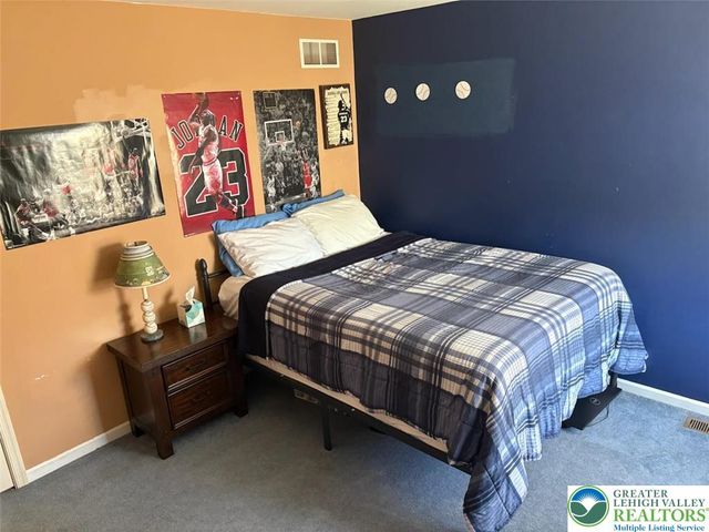 656 Honeysuckle Way, Pennsburg Boro, PA 18073