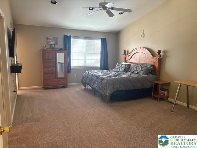 656 Honeysuckle Way, Pennsburg Boro, PA 18073