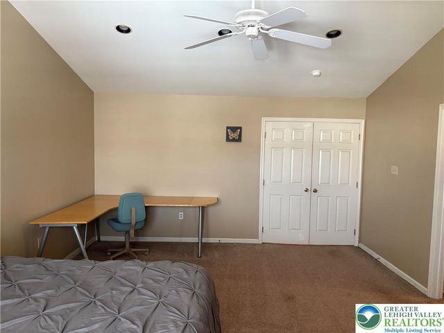 656 Honeysuckle Way, Pennsburg Boro, PA 18073