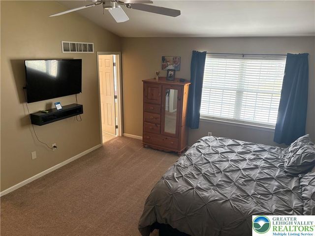 656 Honeysuckle Way, Pennsburg Boro, PA 18073